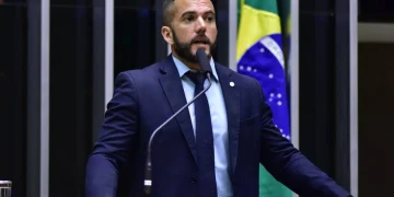 PGE recomenda inelegibilidade de deputado Carlos Jordy por esquema de abuso midiático em Niterói