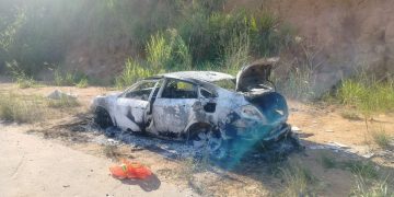 Três corpos carbonizados são encontrados em veículo na Baixada Fluminense