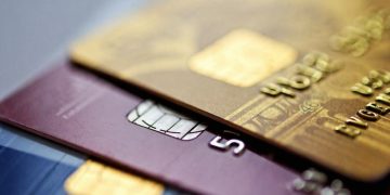 Fim de semana aumenta uso de cartão de crédito em Niterói e Rio, com risco de gastos impulsivos