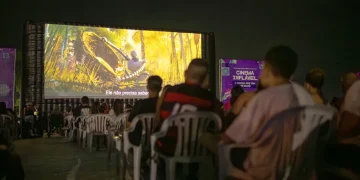 Prefeitura de Maricá realiza primeira noite do Cinema Inflável na orla do Parque Nanci