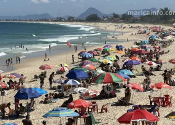 Fim de semana em Maricá traz mar tranquilo e clima ensolarado para praias do litoral