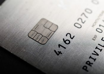 Uso incorreto do cartão pode reduzir limite e elevar risco de inadimplência