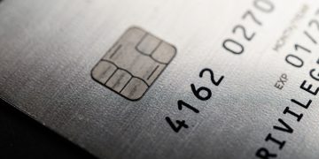 Uso incorreto do cartão pode reduzir limite e elevar risco de inadimplência