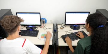Rede pública do Rio de Janeiro alcança 70% de escolas conectadas à internet em 2026