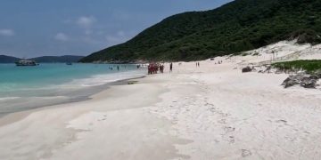 Jovem de 18 anos desaparece no mar em Praia Grande durante aniversário em Arraial do Cabo