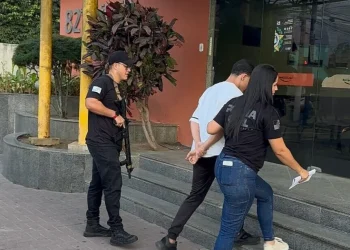 Homem é preso após descumprir medidas protetivas e perseguir ex-companheira em Maricá