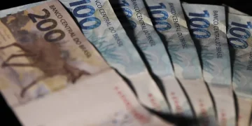 Cobranças indevidas podem gerar devolução em dobro, segundo o Código de Defesa do Consumidor