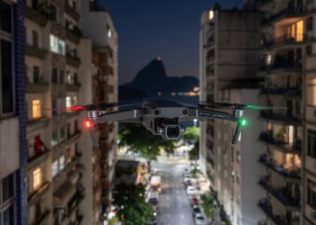 Moradores de Niterói relatam presença de drones próximos a residências, gerando preocupação