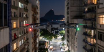 Moradores de Niterói relatam presença de drones próximos a residências, gerando preocupação