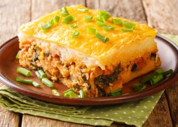 Escondidinho prático: receita caseira tradicional com purê e recheio crocante