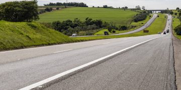 PRF orienta motoristas a reforçar cuidados durante feriado com aumento no fluxo de veículos