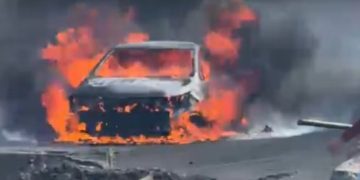 Explosão de caminhão com combustível na Dutra provoca duas mortes e bloqueio total na estrada
