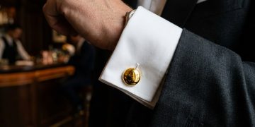 Abotoaduras de ouro 22k representam luxo, durabilidade e investimento em moda masculina