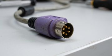 Periféricos antigos de informática com conectores banhados a ouro podem valer dinheiro e valorizar a reciclagem