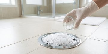 Soluções caseiras e técnicas para eliminar o mau cheiro dos ralos domésticos