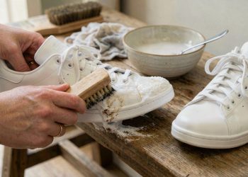 Cuidados essenciais para manter tênis branco limpo sem comprometer a cola