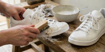 Cuidados essenciais para manter tênis branco limpo sem comprometer a cola