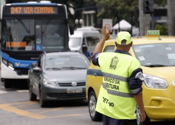 CET-Rio realiza interdições durante jogo do Botafogo no Nilton Santos