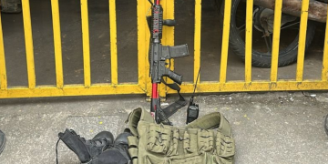 Quatro suspeitos são detidos após troca de tiros durante perseguição na Região Metropolitana de Niterói