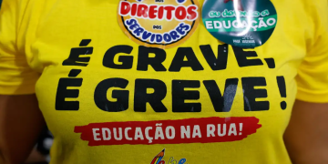 Professores e funcionários de redes municipal e estadual do Rio paralisam atividades por 24 horas por perdas salariais