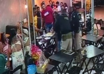 PRF salva menino de 12 anos que engasgou em estabelecimento em Itaboraí