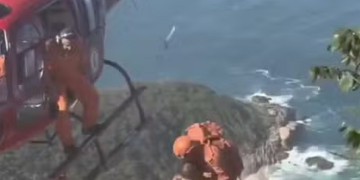 Turista se acidenta na Pedra do Telégrafo e é resgatado por helicóptero no Rio