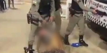 Homem desmaia após tapa de policial durante abordagem em Natal; PM investiga.