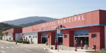 Hospital de Maricá confirma atendimento imediato após morte de paciente em transporte público