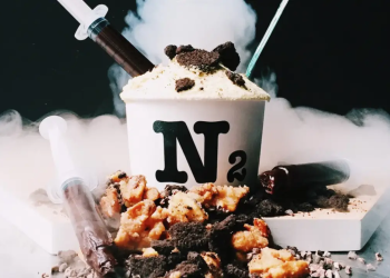 Sorveteria em Botafogo permite criar sabores personalizados com nitrogênio líquido