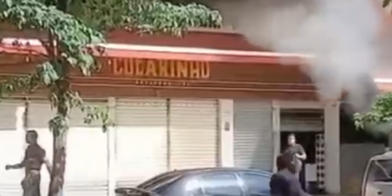 Incêndio atinge restaurante no bairro de Botafogo, na manhã de segunda-feira