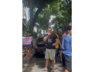 Moradores do Flamengo protestam contra má gestão e problemas no Condomínio Nair