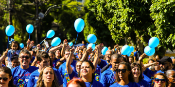 Caminhada Azul de Petrópolis promove conscientização e inclusão sobre o autismo