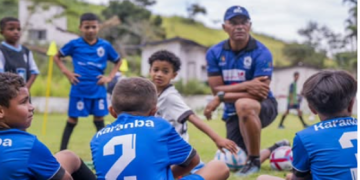 Instituto Karanba realiza oficina de goleiros com ex-membro do projeto em homenagem ao Dia do Goleiro