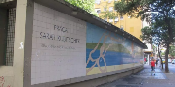 Revitalização da praça Sarah Kubitschek em Copacabana inclui demolição de muro e melhorias urbanísticas