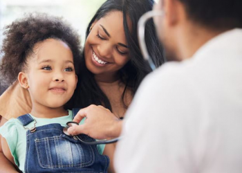 Câmara do Rio aprova direito de acompanhante durante internação de crianças atípicas
