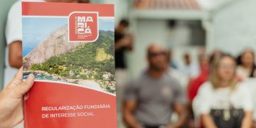 Maricá entrega títulos de propriedade a moradores do Jardim Interlagos