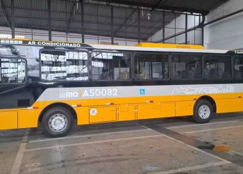 Rio inaugura frota própria de ônibus com controle direto pela prefeitura