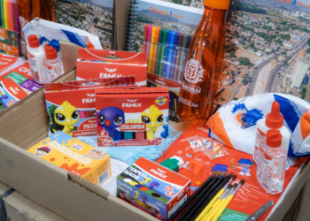 Itaboraí inicia distribuição de kits escolares e uniformes para alunos municipais