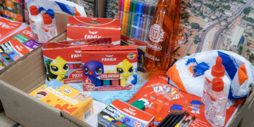 Itaboraí inicia distribuição de kits escolares e uniformes para alunos municipais