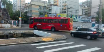 Interdição na Avenida Ary Parreiras altera rotas de ônibus em Icaraí até junho