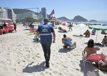 Câmara do Rio adia votação de projeto que reconhece camelôs das praias como patrimônio cultural