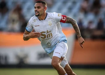 Maricá lidera grupo na Série D com vitória histórica e marca recorde de artilheiro