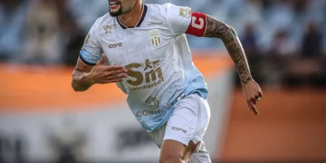 Maricá lidera grupo na Série D com vitória histórica e marca recorde de artilheiro