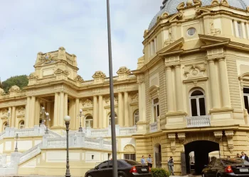 Rio de Janeiro adota ponto facultativo após feriado de São Jorge, estendendo descanso ao funcionalismo