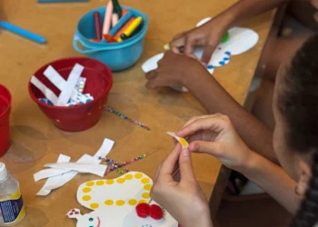 Mercado Municipal de Niterói promove oficinas e caça aos ovos para crianças na Páscoa