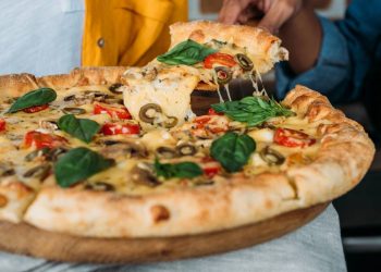Massa clássica de pizza italiana: ingredientes e dicas para preparo em casa