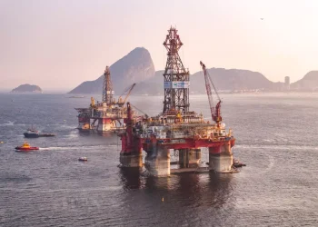 Eduardo Paes propõe destinar royalties do petróleo a segurança e desenvolvimento no Rio