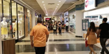 Setor de shoppings no Rio enfrenta declínio de fluxo e adaptações diante do crescimento do e-commerce