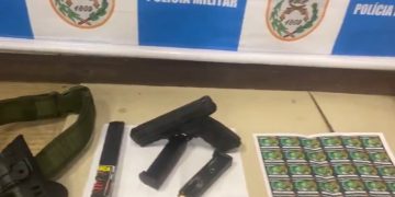Polícia prende mulher com arma de fogo durante abordagem em Niterói