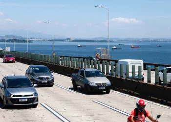 Feriado prolongado deve mobilizar 674 mil veículos na Ponte Rio-Niterói